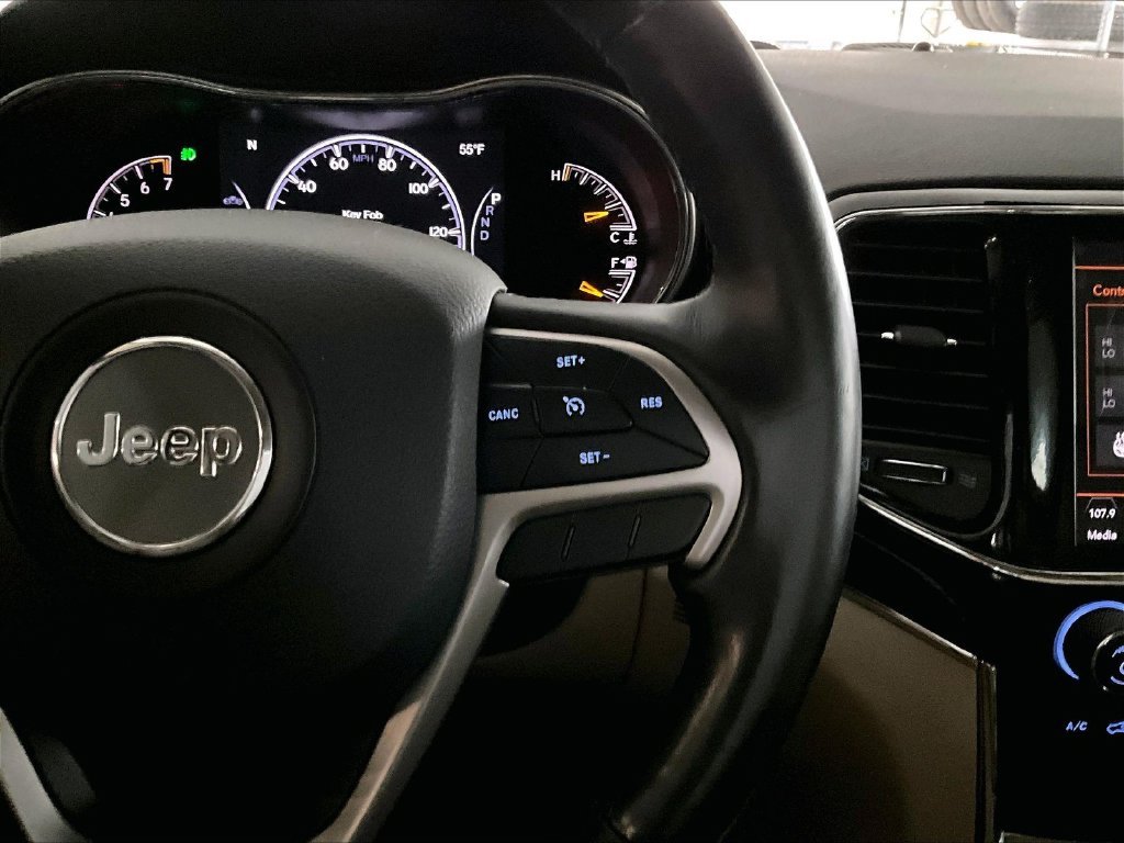 Used 2019 Diamond Black Crystal Pearlcoat Jeep Limited image 24
