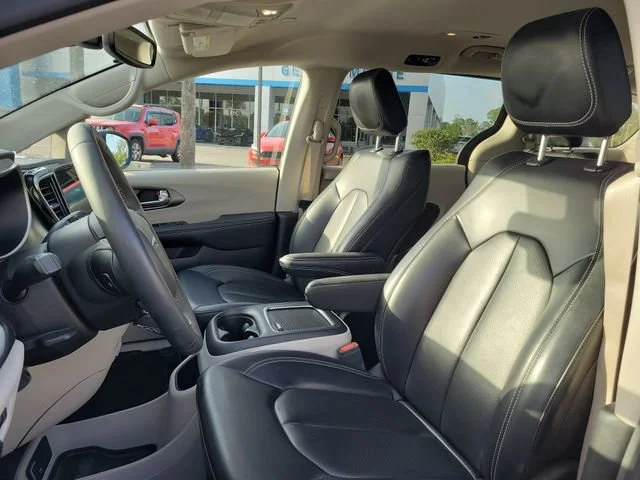 Used 2023 Granite Crystal M Chrysler Touring L image 18