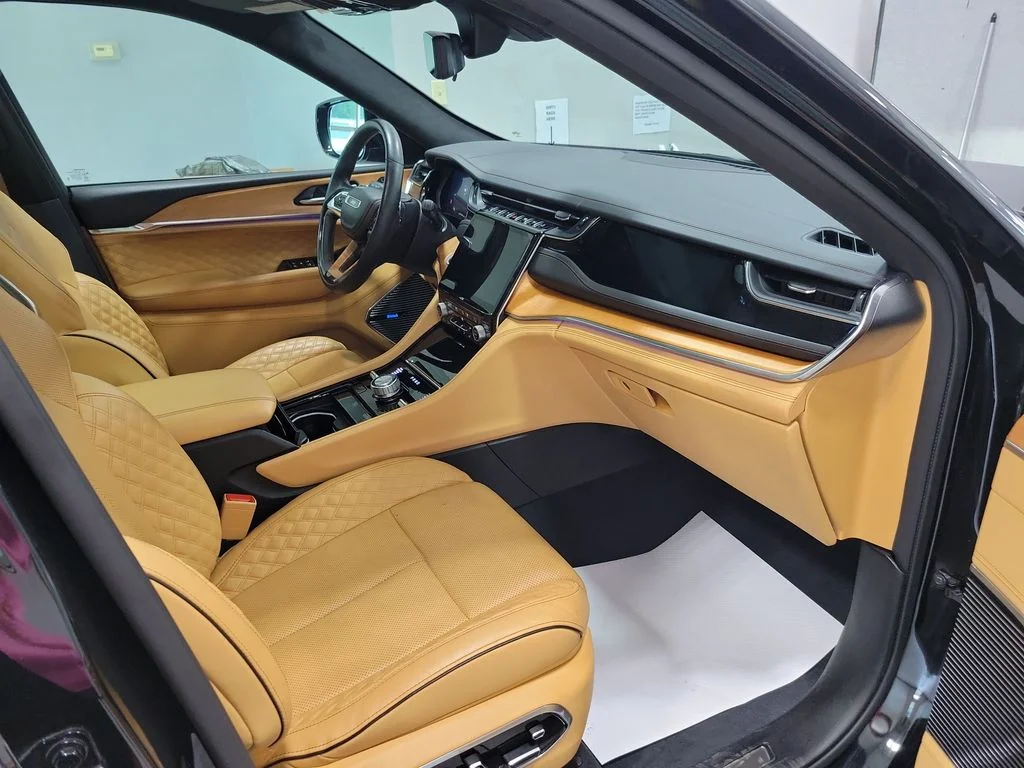 Used 2023 Black Jeep Summit Reserve image 21