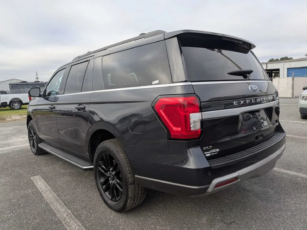 Certified Used 2022 Dark Matter Metallic Ford XLT image 5