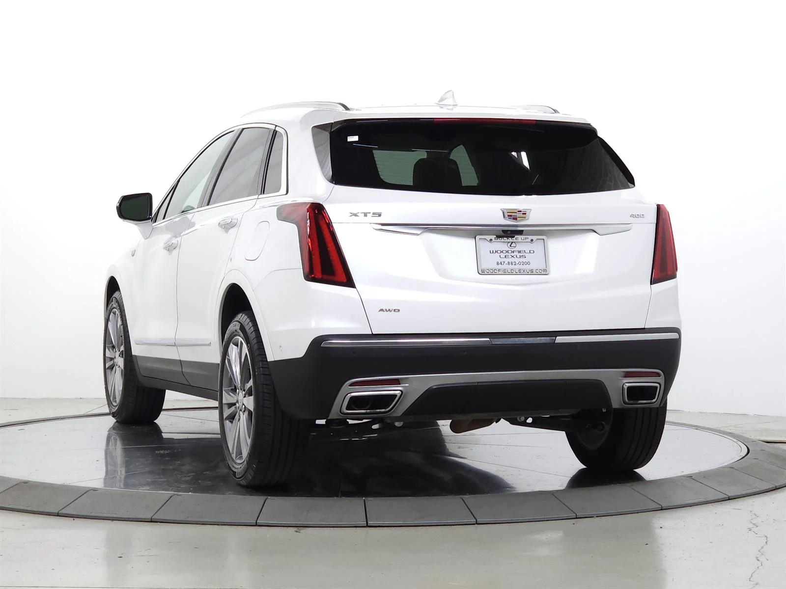 Used 2025 White Cadillac Premium Luxury image 6