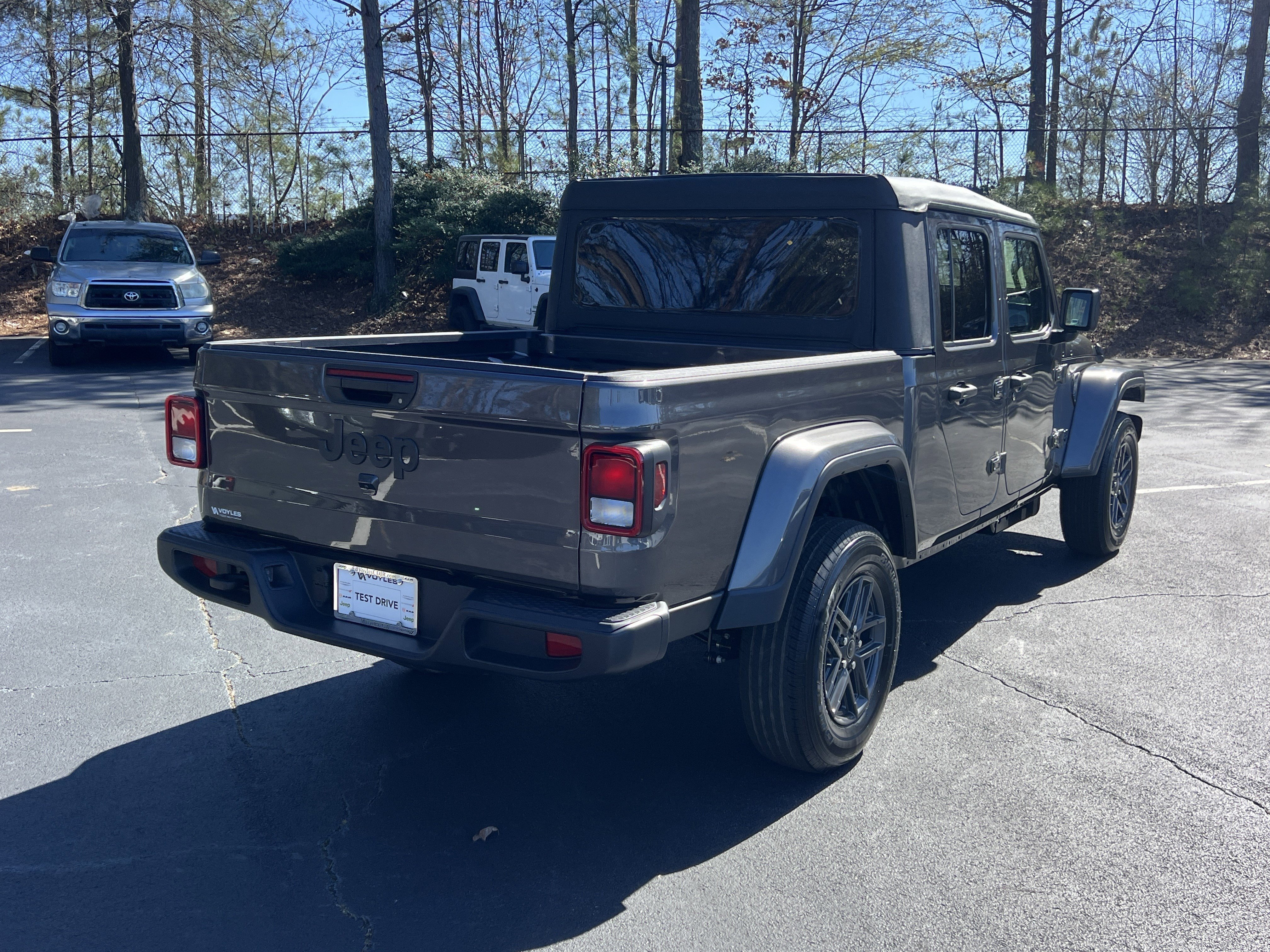 New 2026 Granite Crystal Metallic Clearcoat Jeep Sport S image 8