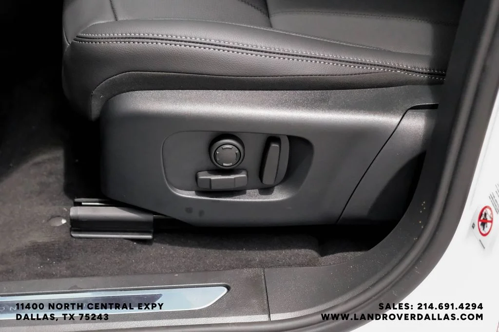 New 2026 Ostuni Pearl Wht Prem Met Land Rover Hoxton Edition image 30