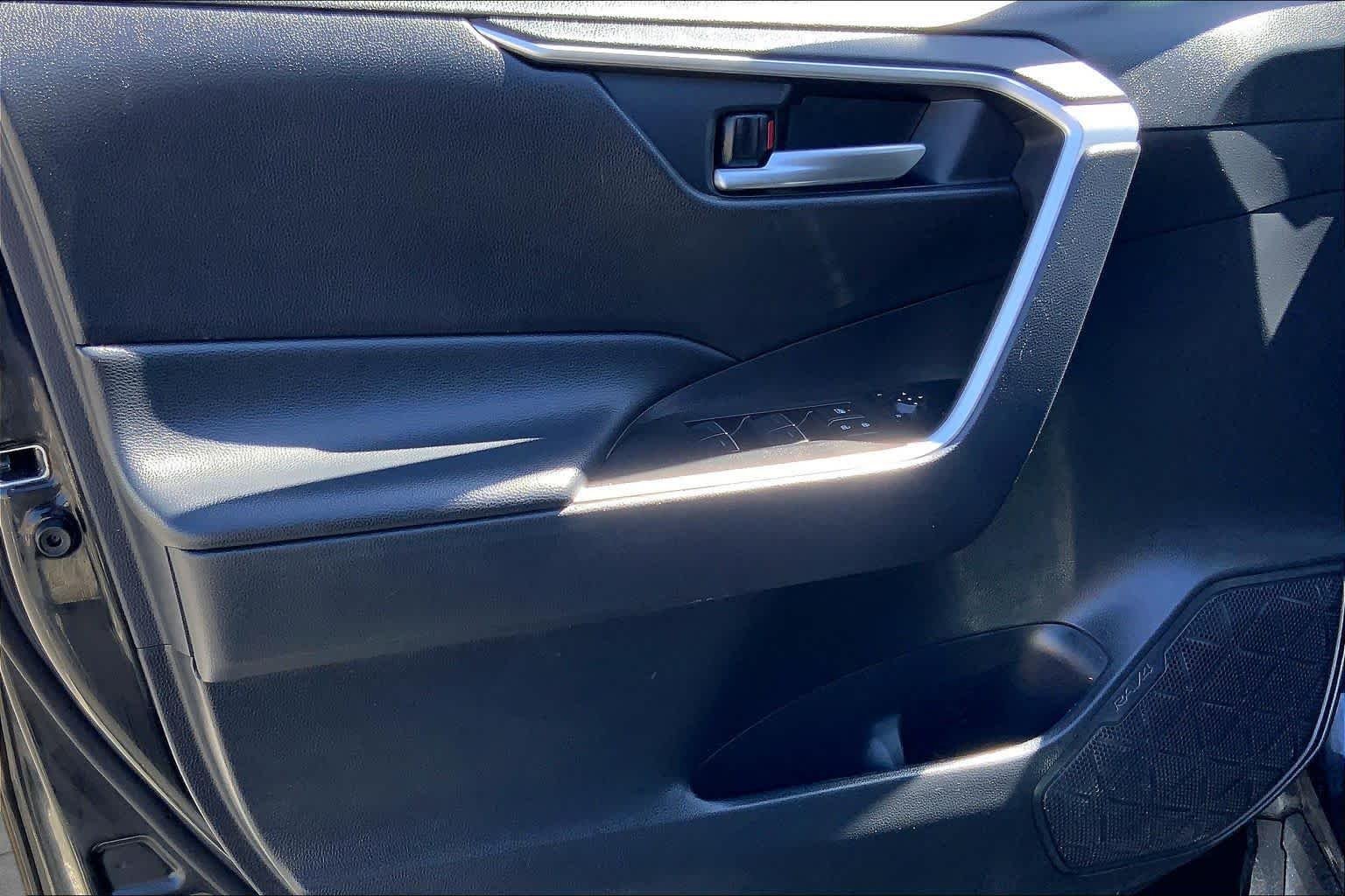 Used 2025 Midnight Black Metallic Toyota XLE Premium image 19