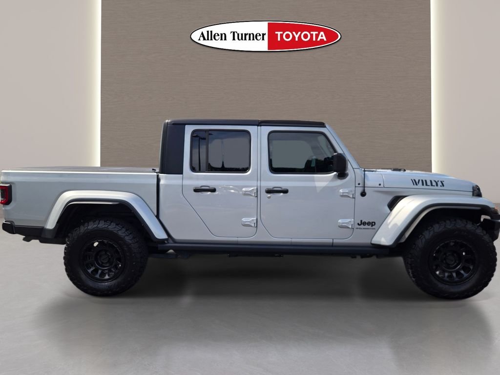 Used 2023 Silver Jeep Willys image 5