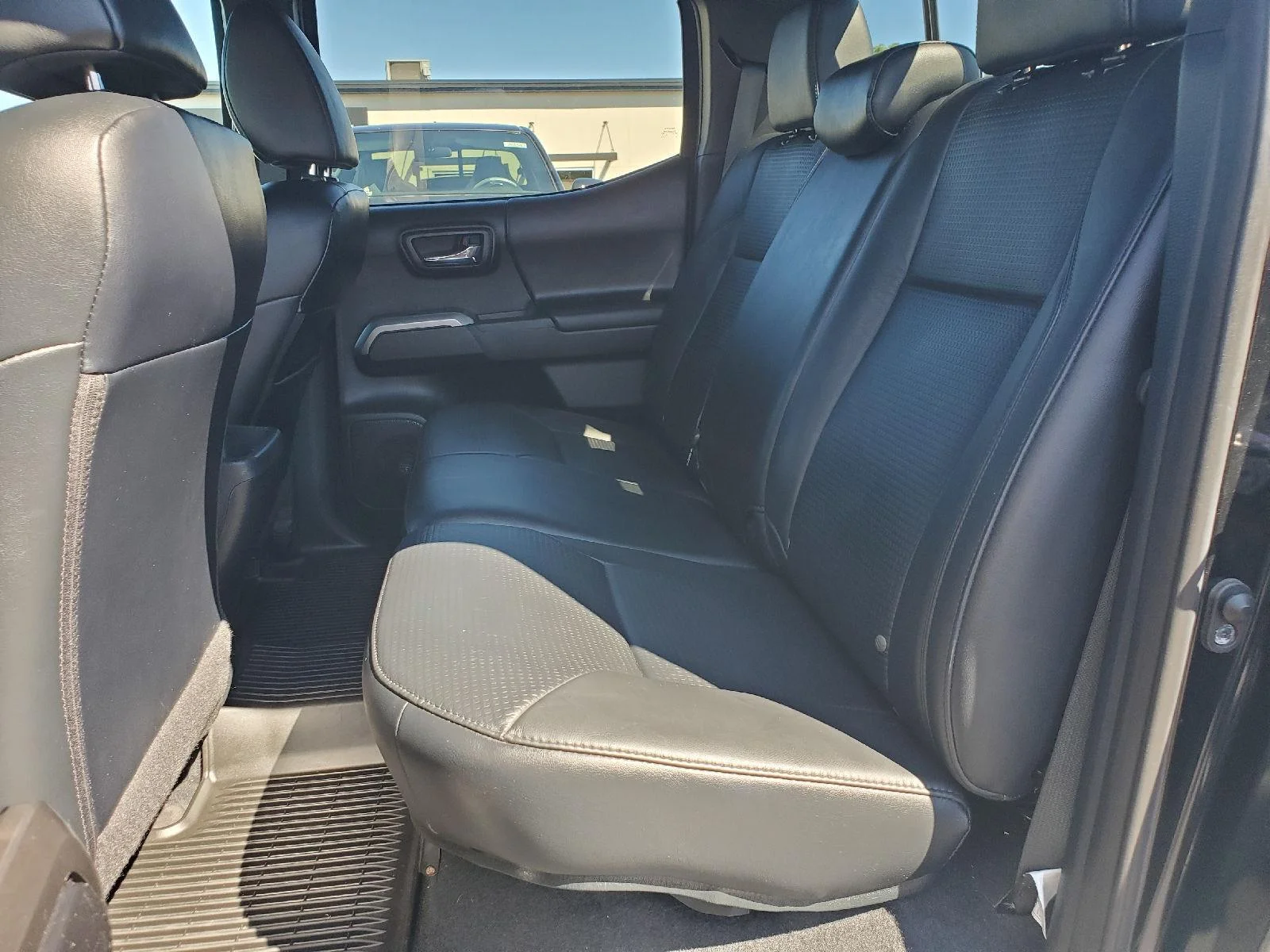 Used 2019 Midnight Black Metallic Toyota Limited image 7