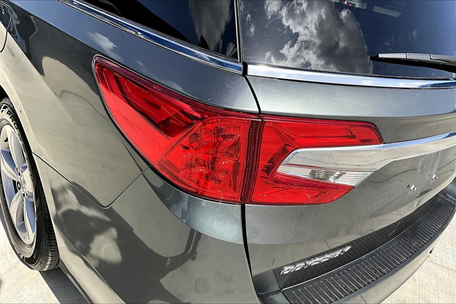 Used 2018 Modern Steel Metallic Honda EX image 28