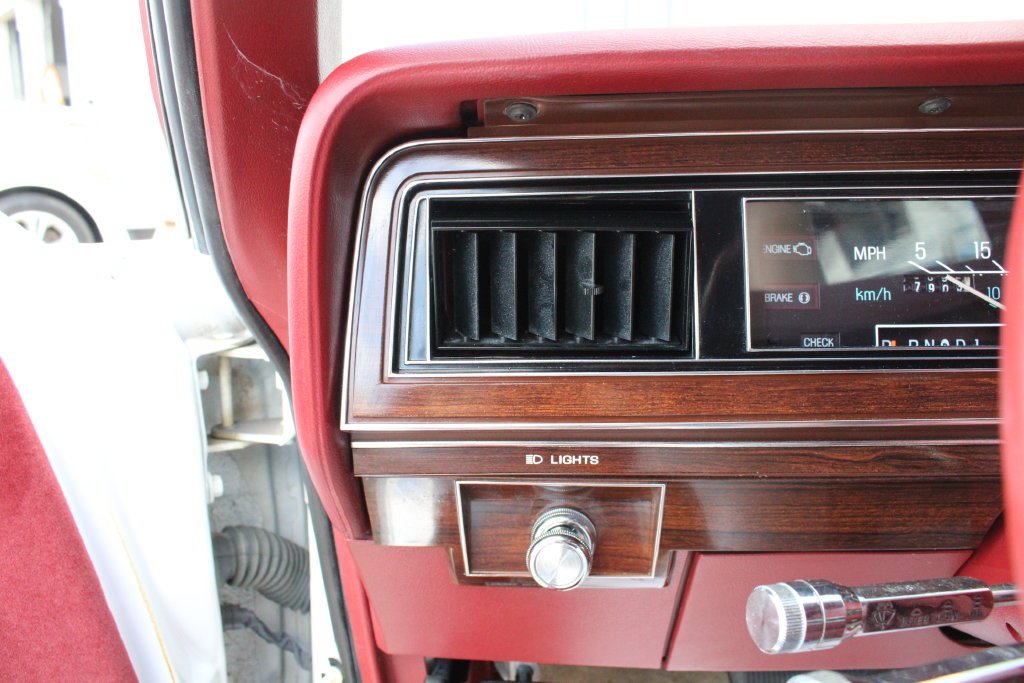 Used 1987 White Ford LX image 7