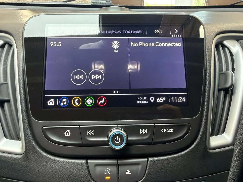 Used 2024 Summit White Chevrolet LT image 19