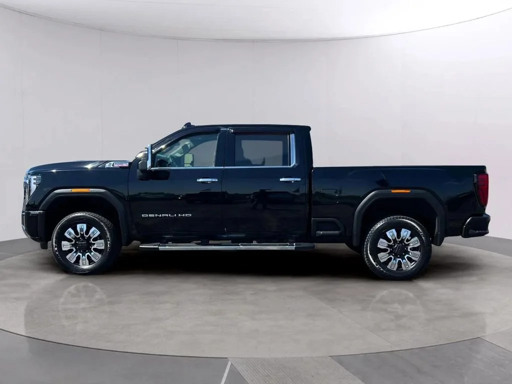Used 2025 Onyx Black GMC Denali image 3