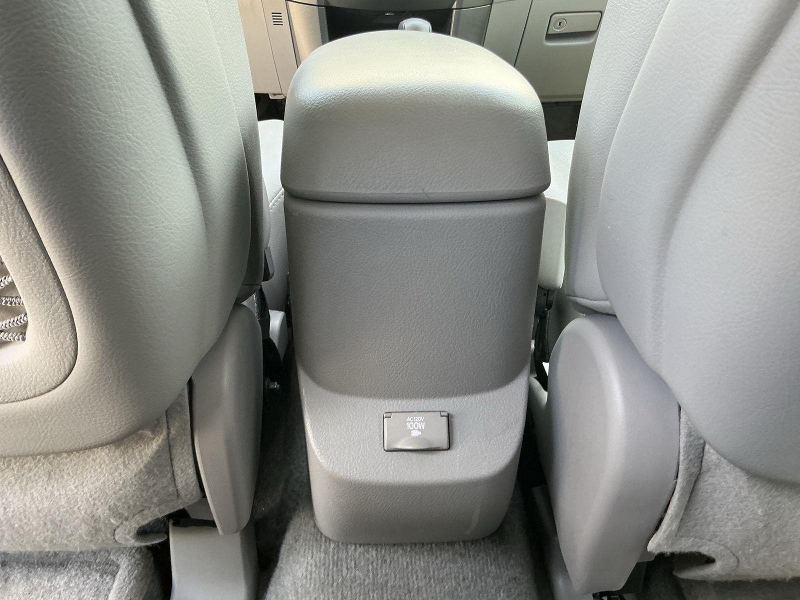 Used 2011 Classic Silver Metallic TOYOTA Limited image 11