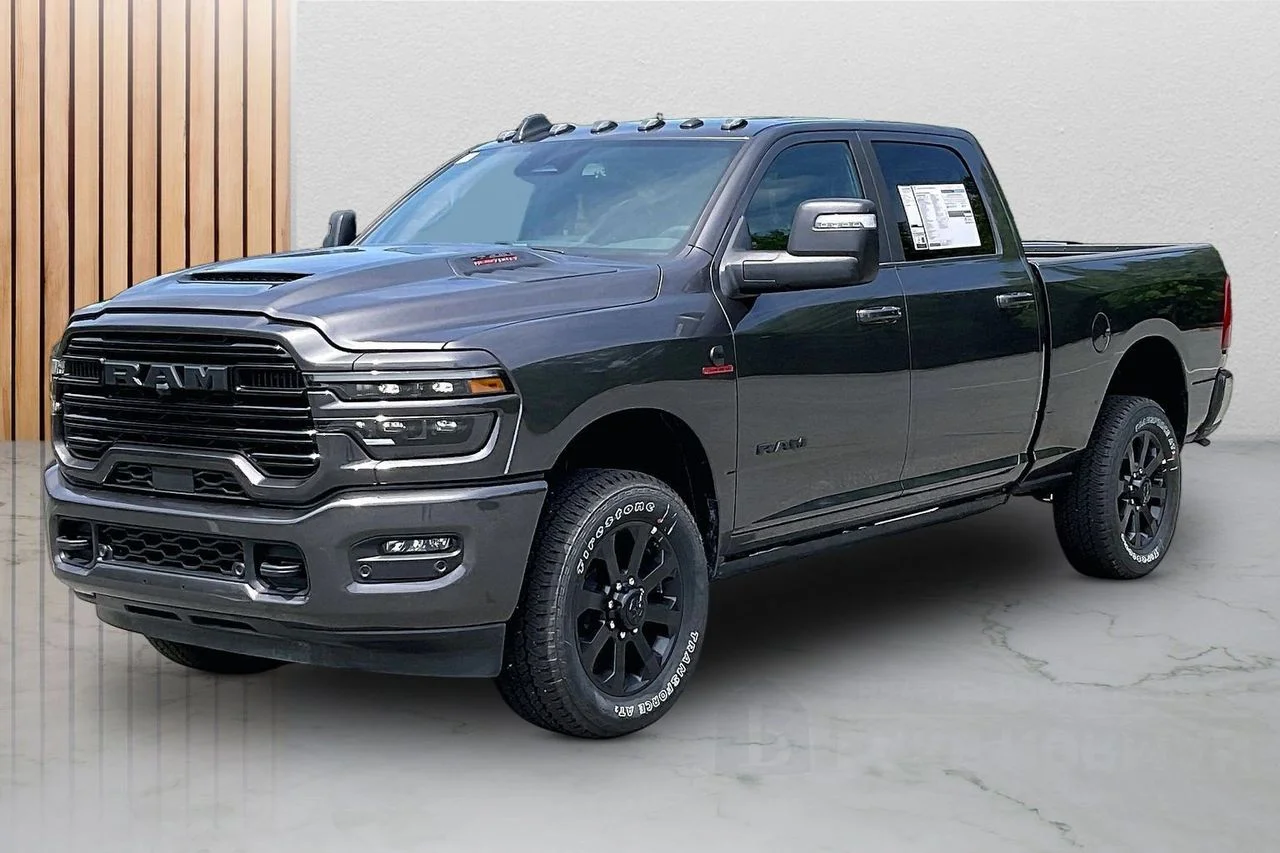 New 2026 Granite Crystal Metallic Clear-Coat Exterior Paint RAM Laramie image 7