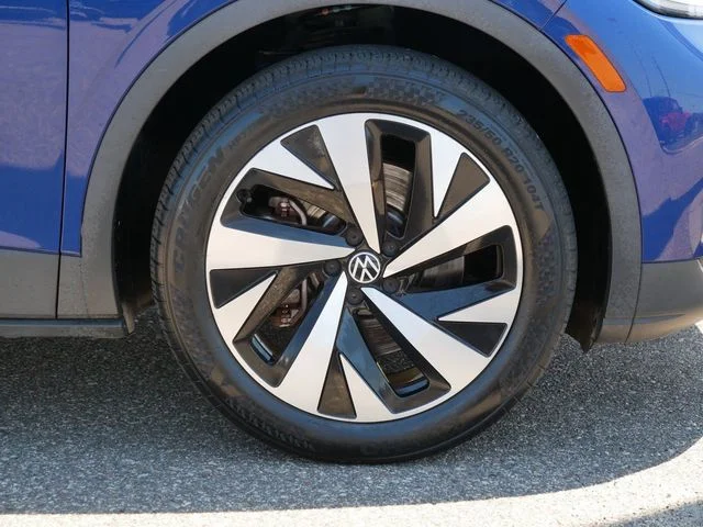 Certified Used 2021 Blue Volkswagen Pro S image 9