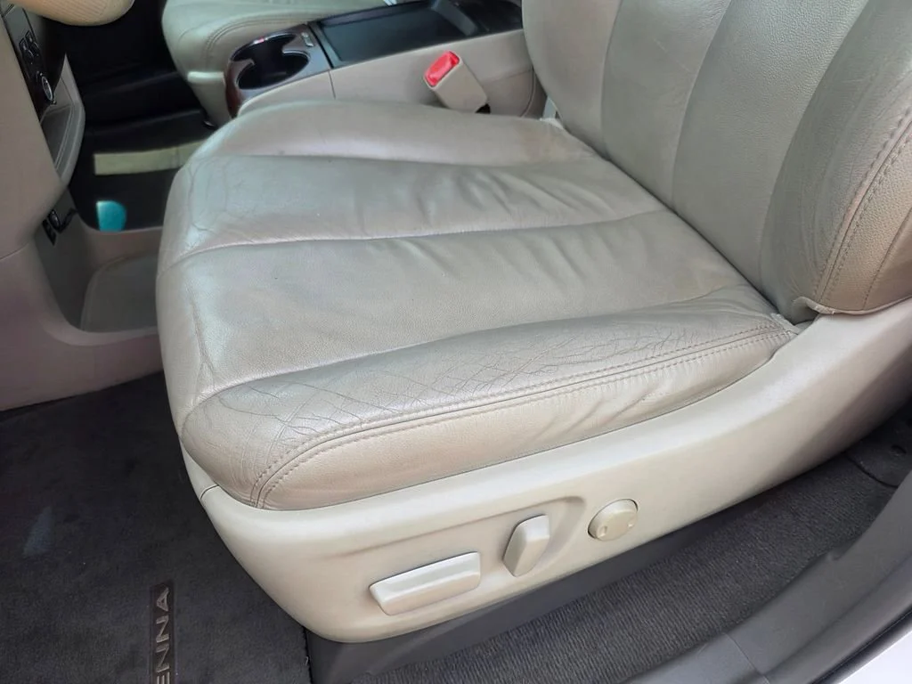 Used 2011  Toyota XLE AAS image 12