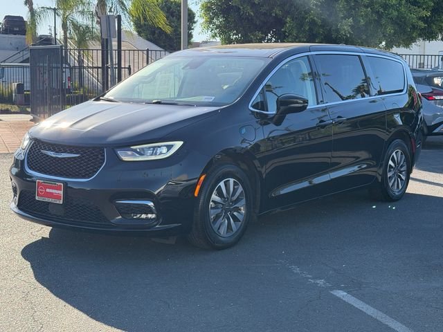 Used 2024 Black Chrysler Select image 3