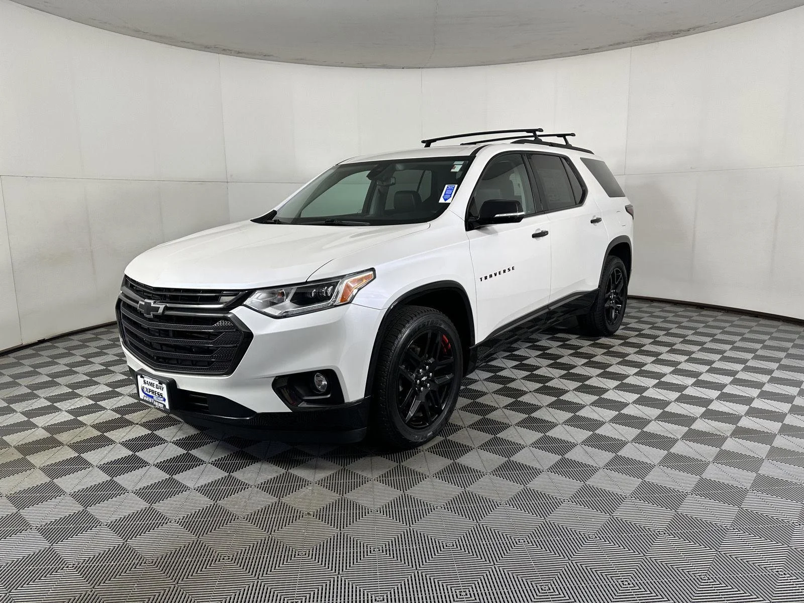 Used 2018 Iridescent Pearl Tricoat Chevrolet Premier image 21