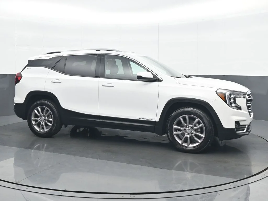 Used 2024 White GMC SLT image 8