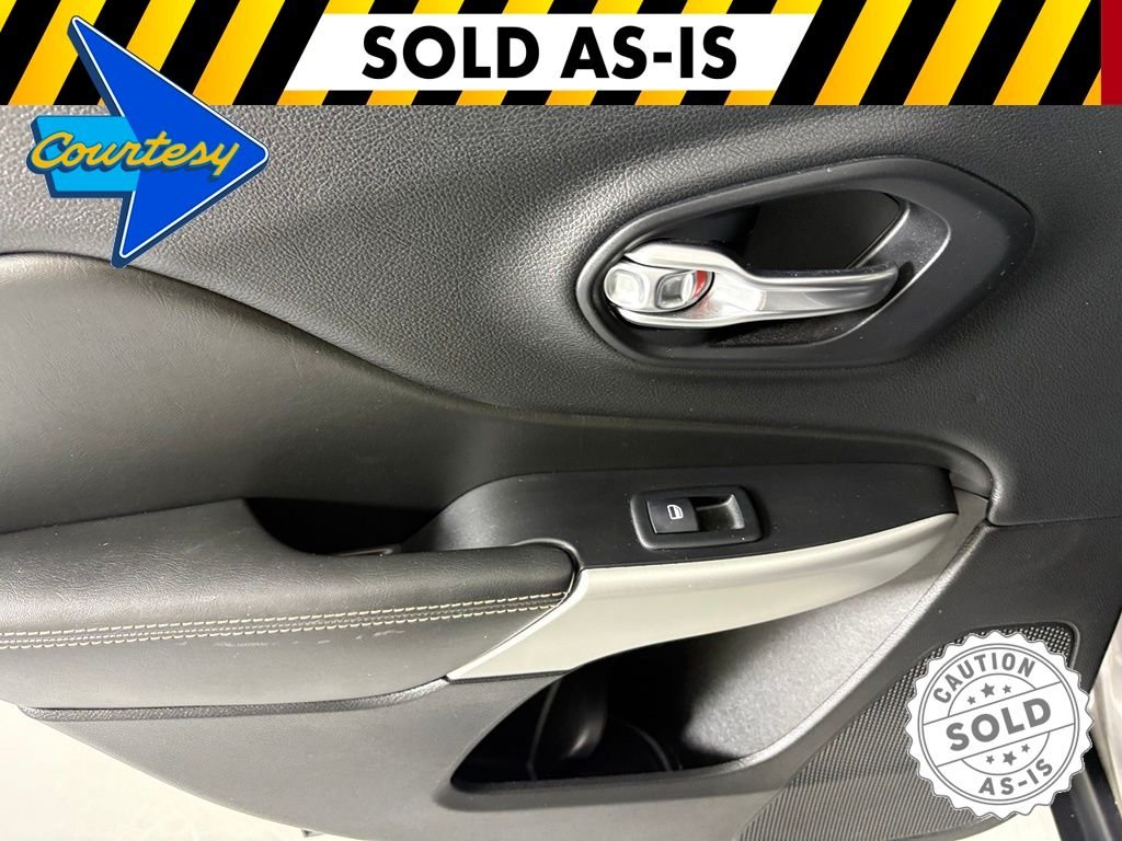 Used 2018 Silver Jeep Latitude Plus image 35