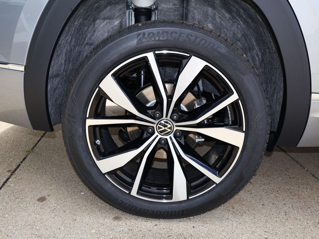 New 2026 Silver Volkswagen 2.0T SEL Premium R-Line image 9