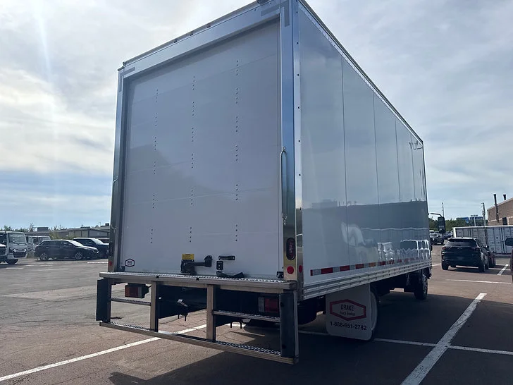 Used 2024 White Isuzu 20ft Box Truck image 2