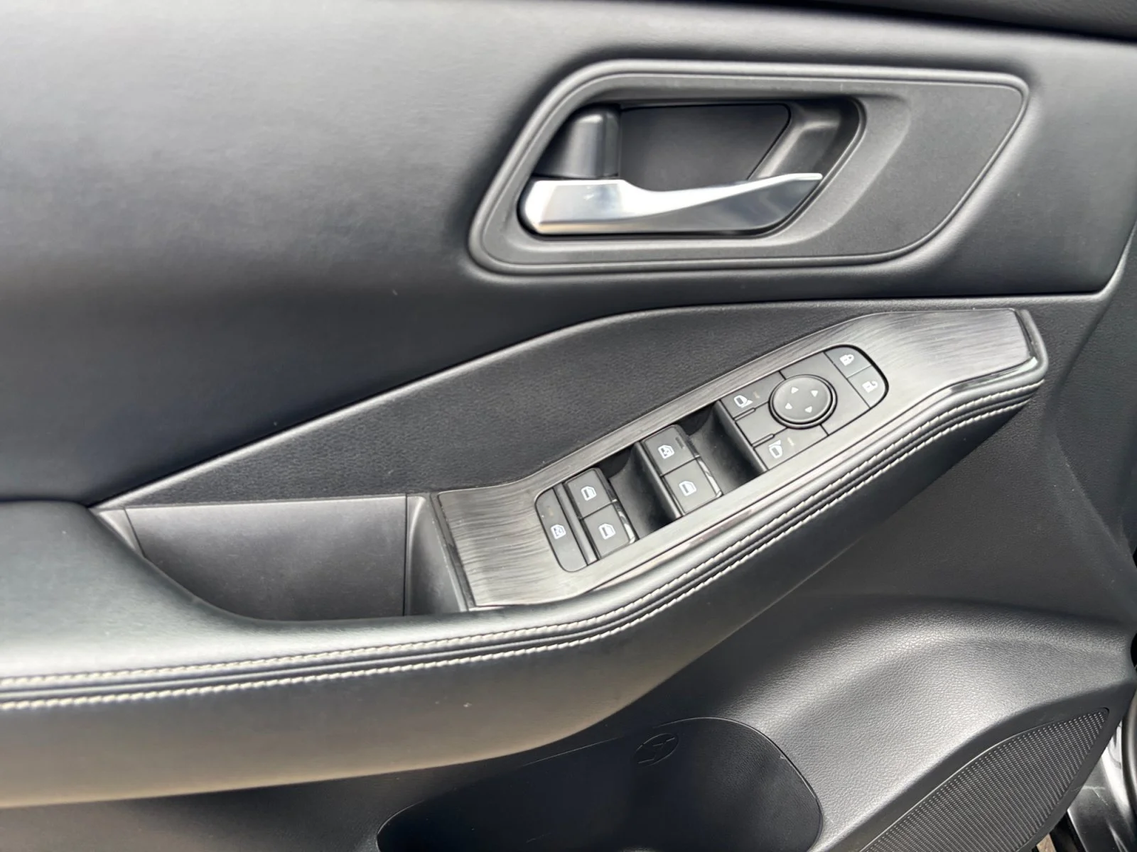 Certified Used 2025 Super Black Nissan SV Moonroof image 11