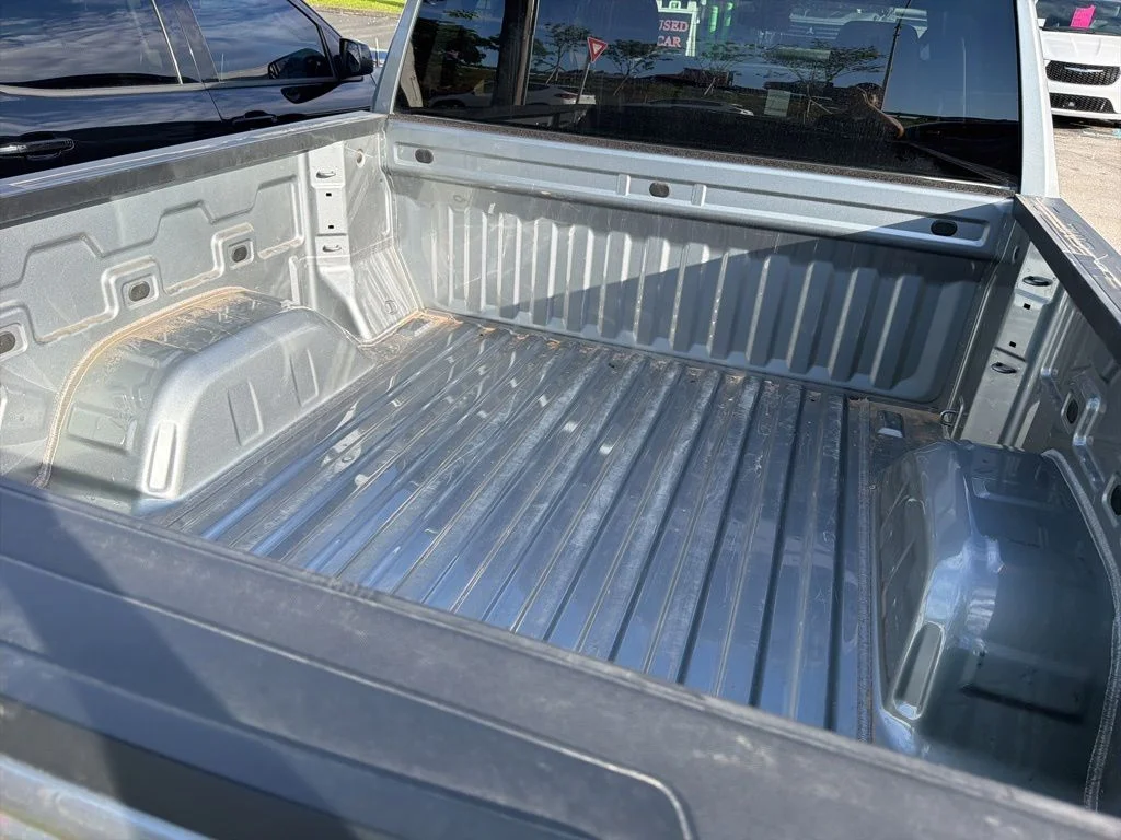 Used 2025 Sterling Metallic GMC Elevation image 13