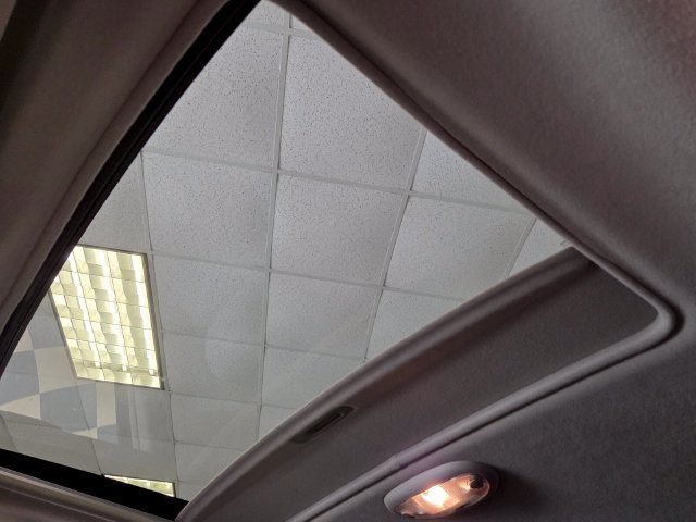 Used 2006  Toyota Limited image 19