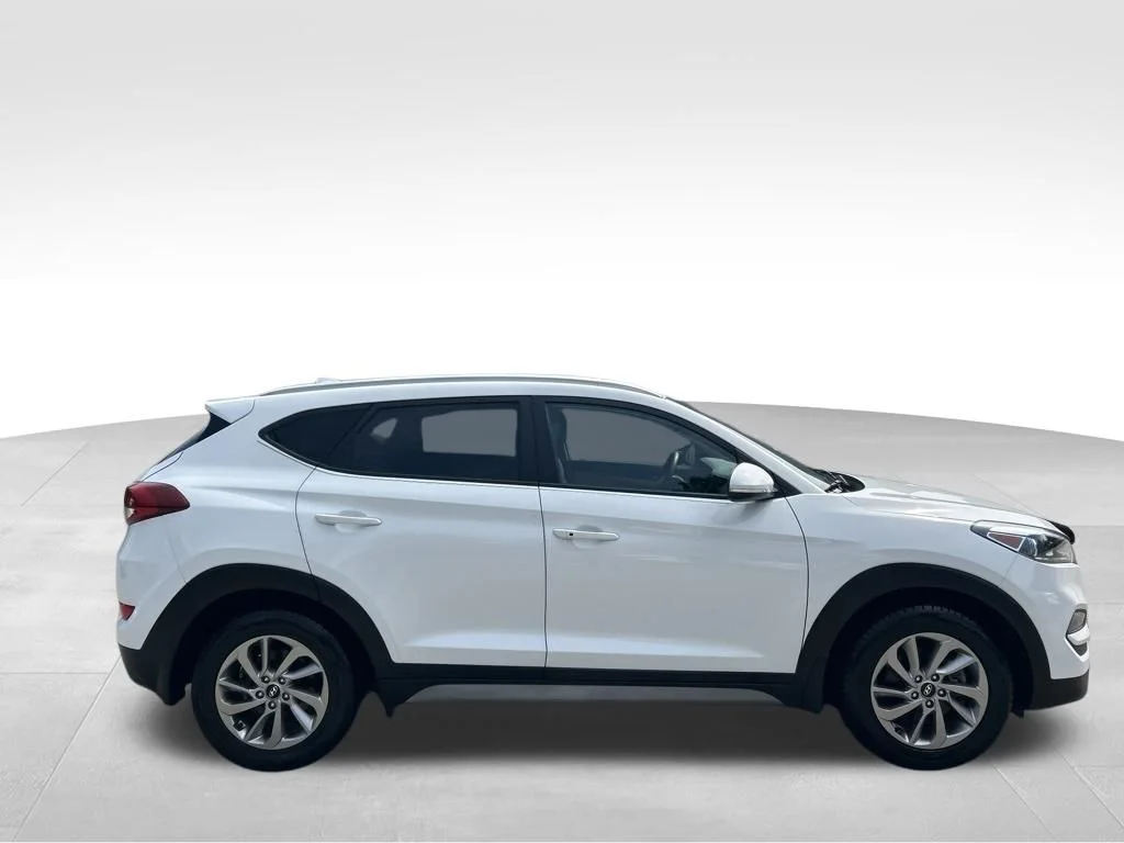 Used 2018 White Hyundai SEL Plus image 7