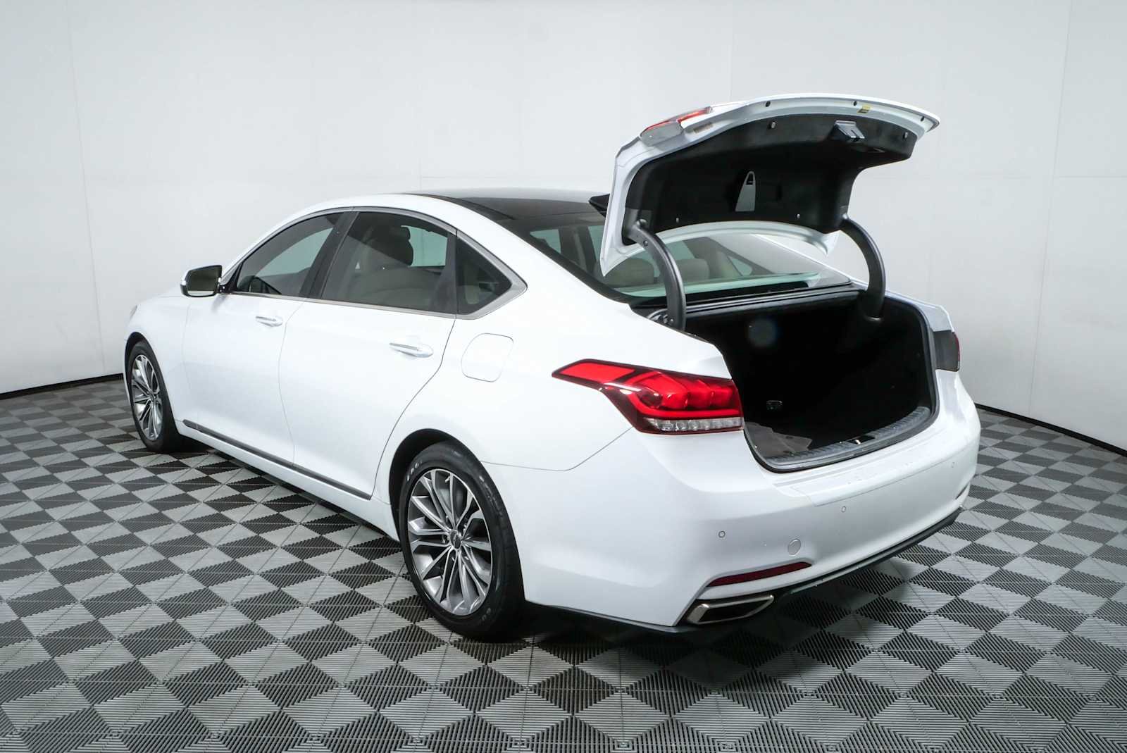 Used 2015 Casablanca White Hyundai 3.8L image 33