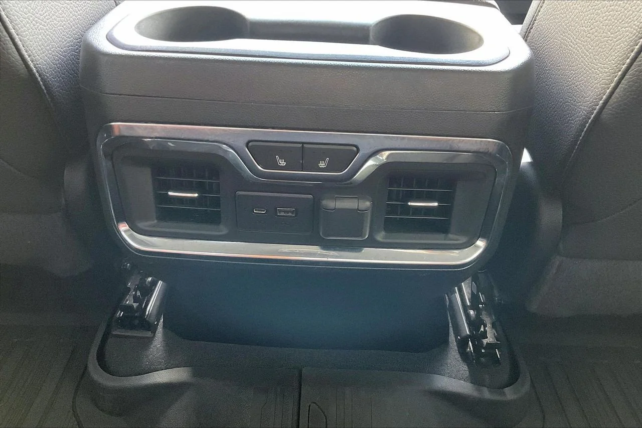 Used 2021 White GMC Denali image 17