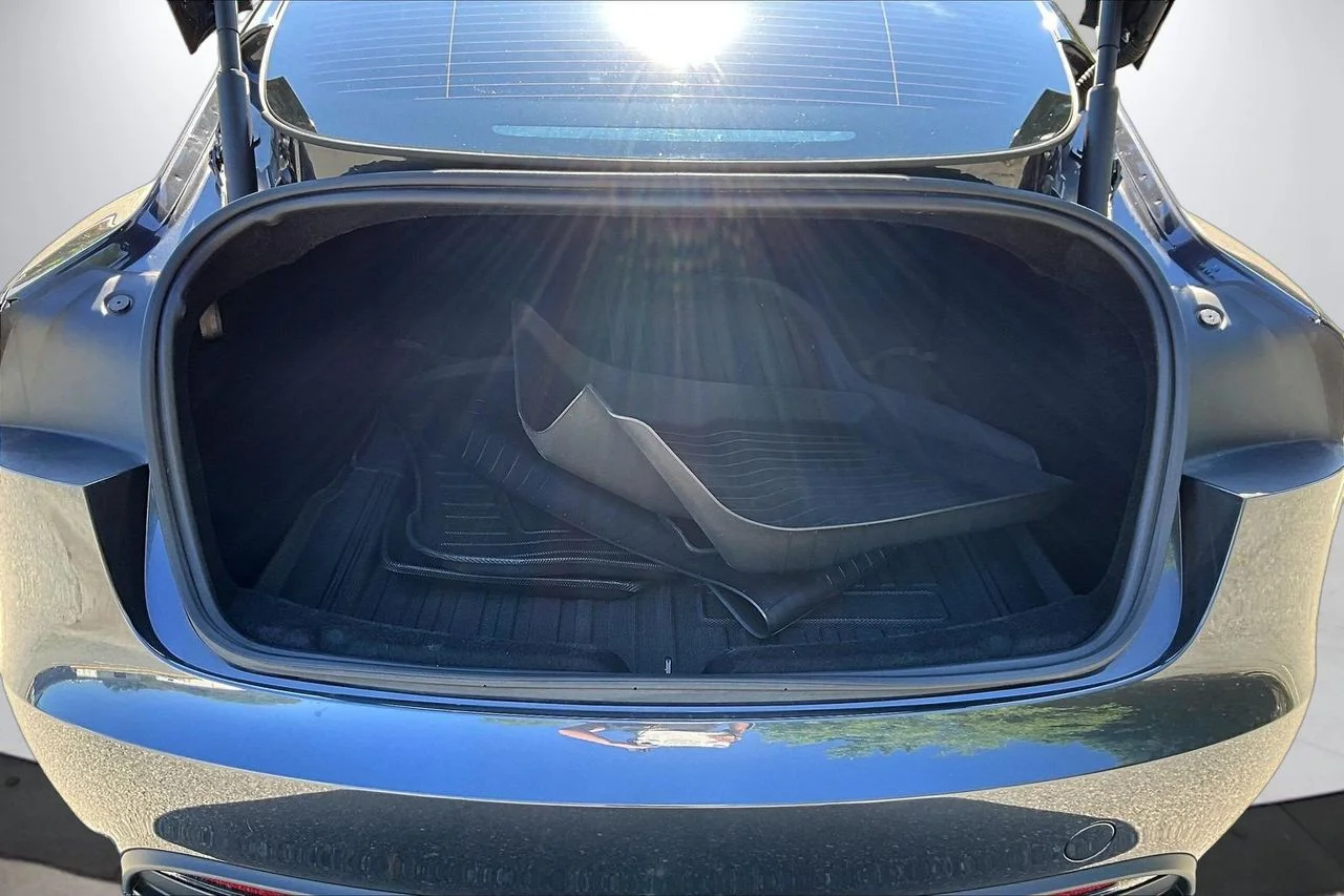 Used 2025  Tesla Long Range image 26