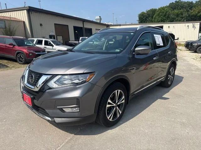 Used 2018 Gray Nissan SL image 3