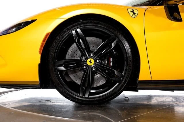 Used 2024 Giallo Triplo Strato Ferrari  image 17