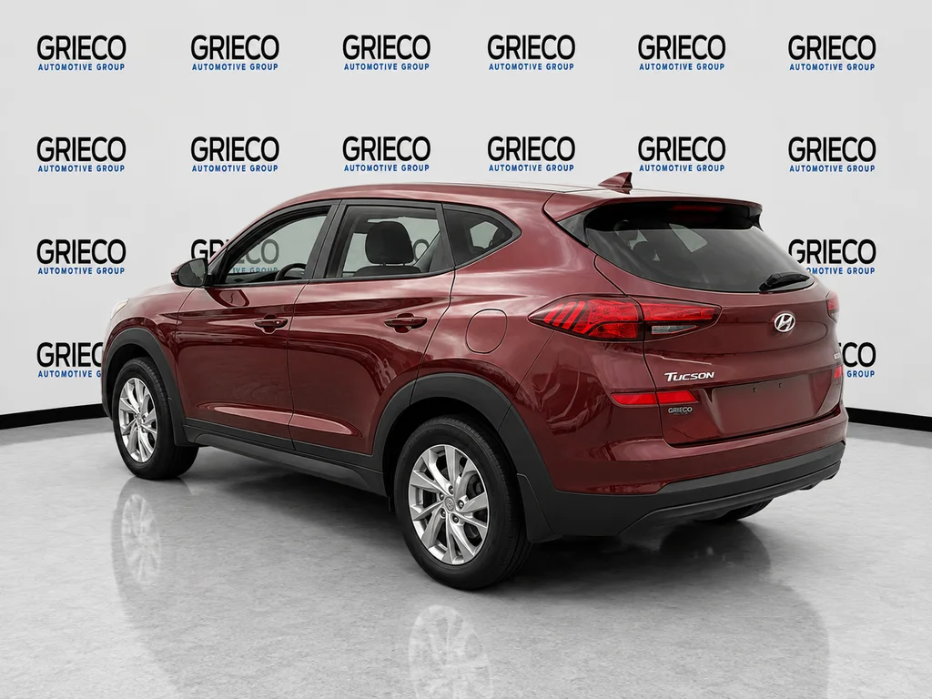 Used 2020 Red Hyundai SE image 2