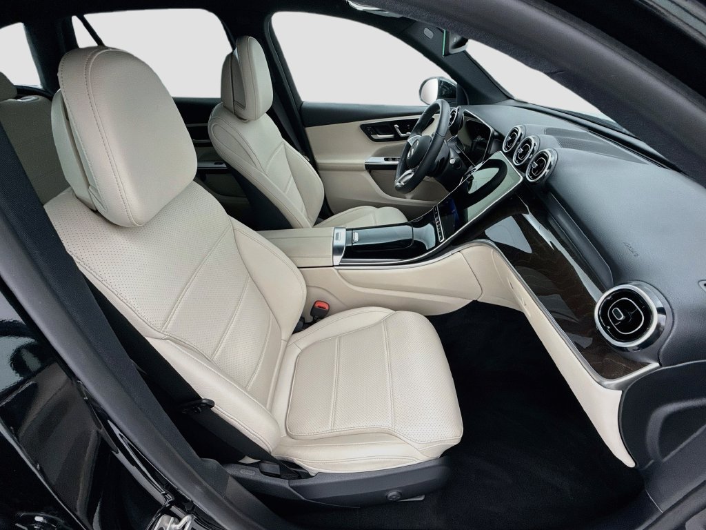 Used 2026 Black Mercedes-Benz GLC 300 image 18