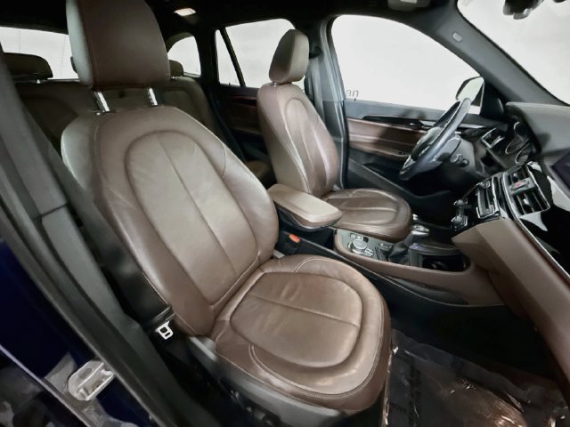 Used 2018 Blue Metallic BMW xDrive28i image 26