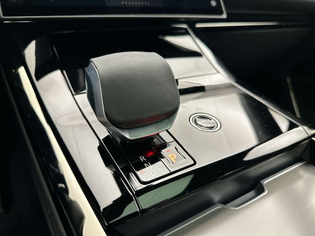 New 2026 Fuji White Land Rover SE image 20