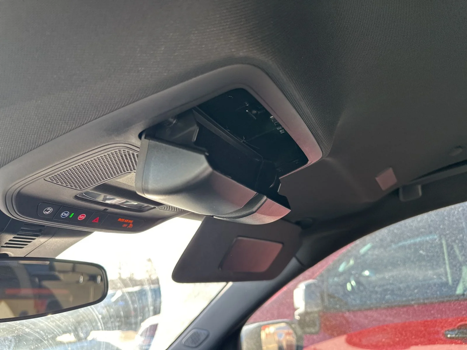 Used 2025 White GMC Elevation image 54