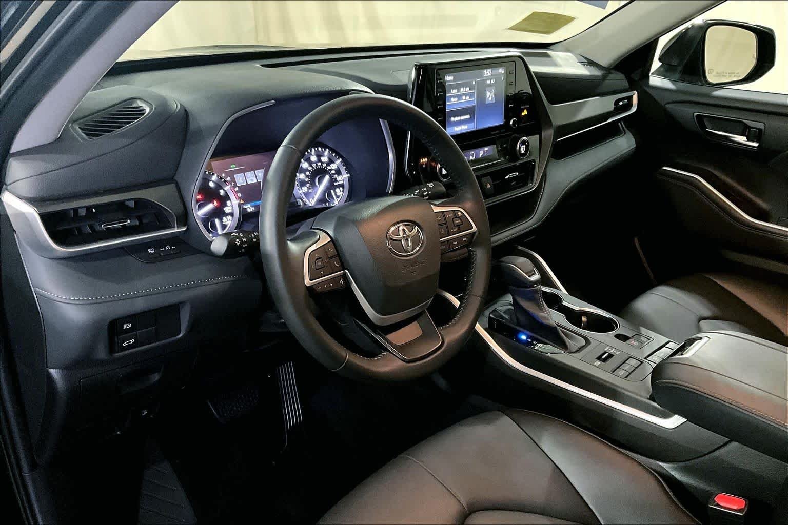 Used 2022 Midnight Black Metallic Toyota XLE image 29