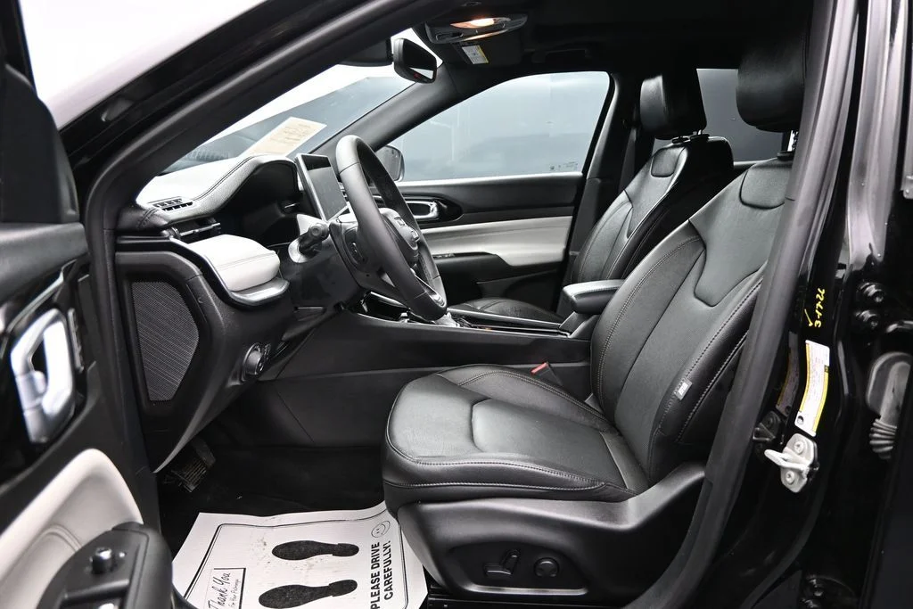 Used 2024 Black Jeep Limited image 9