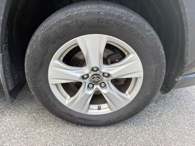 Used 2019 Midnight Black Metallic Toyota XLE image 4