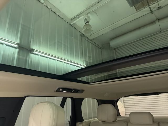 New 2026 Eiger Grey Land Rover SE image 39