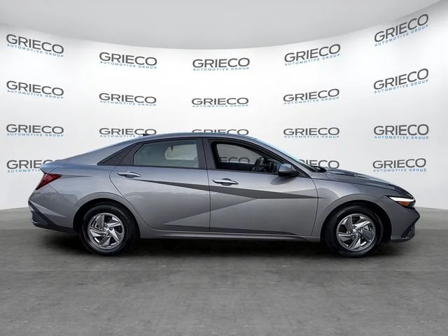 Used 2024 Metal Hyundai SE image 7