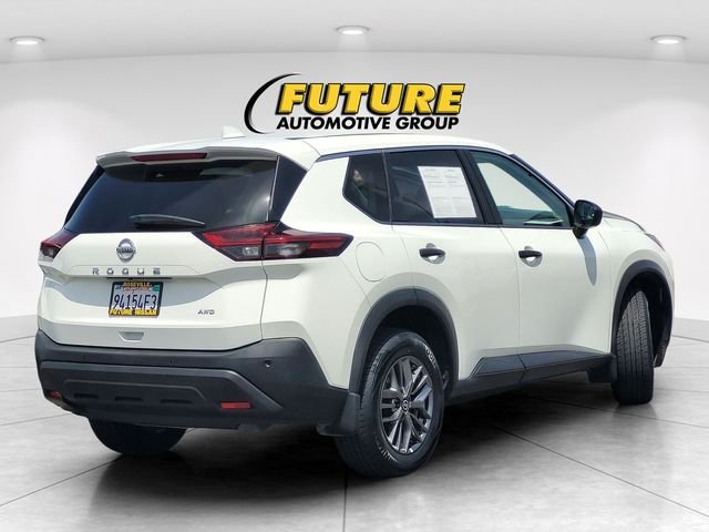 Used 2021 White Nissan S image 4