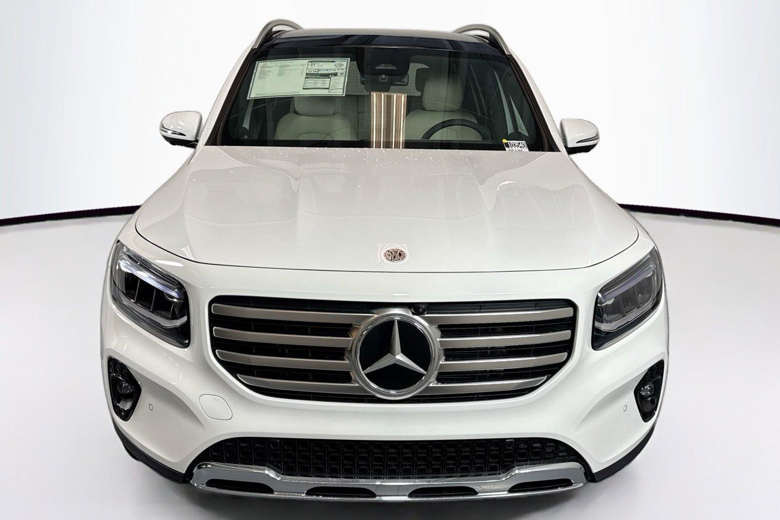 New 2026 Polar White Mercedes-Benz GLB 250 image 2