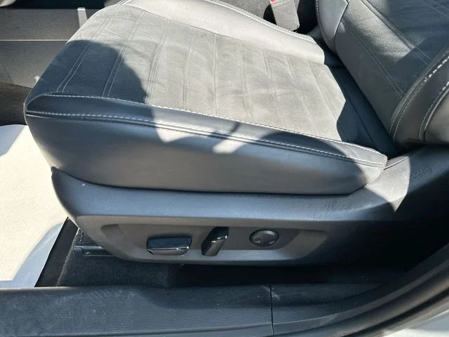 Used 2024 Silver Mitsubishi SE image 37