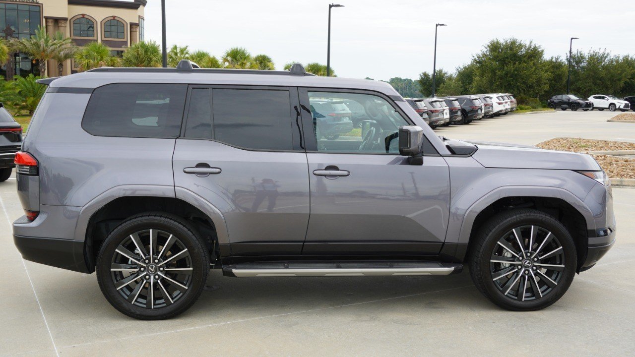 Used 2024 Gray Lexus GX 550 Luxury image 4