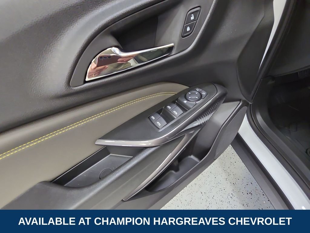 Used 2025 Summit White Chevrolet ACTIV image 31