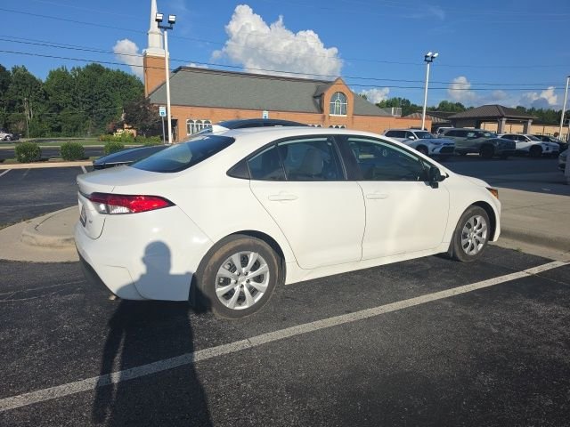 Used 2025 White Toyota LE image 3