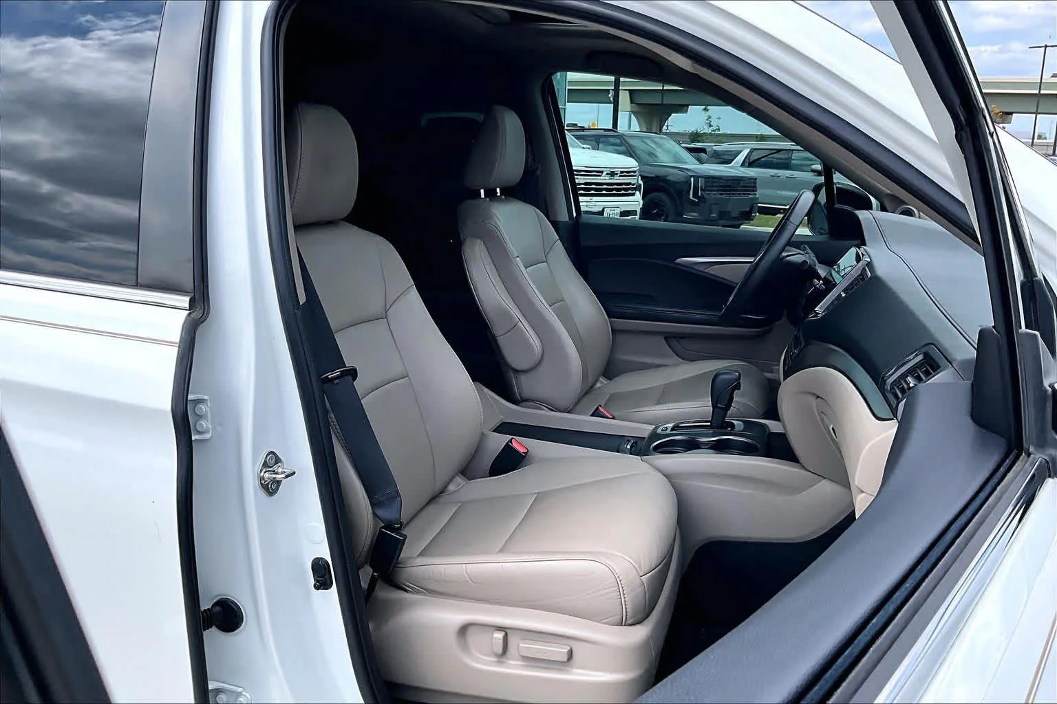 Used 2020 Platinum White Pearl Honda EX-L image 9